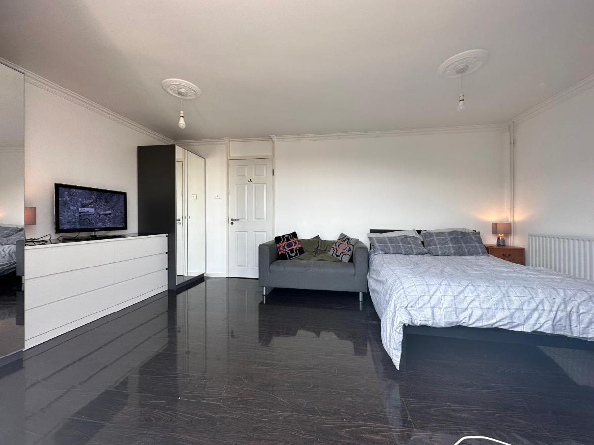 Large With Balcony Overlooking Pensiune *