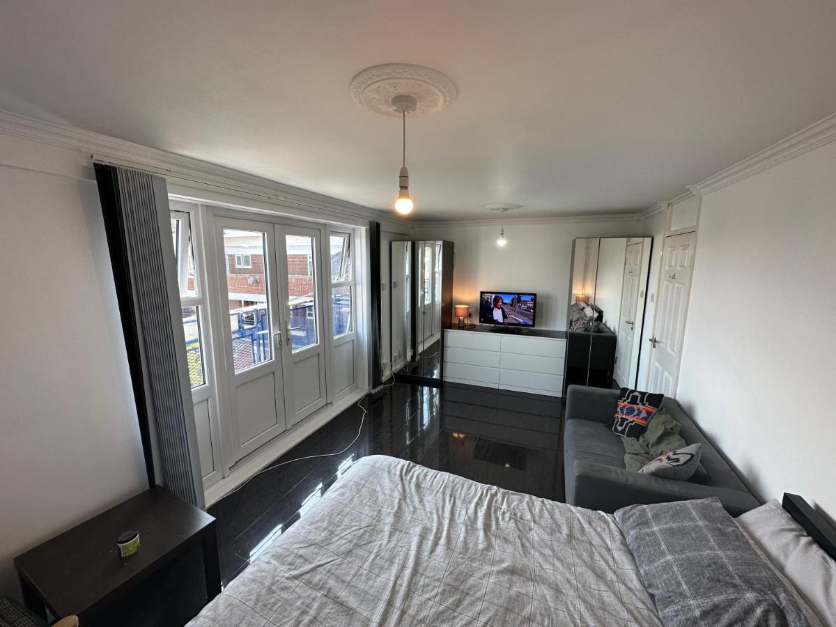 Large With Balcony Overlooking Pensiune